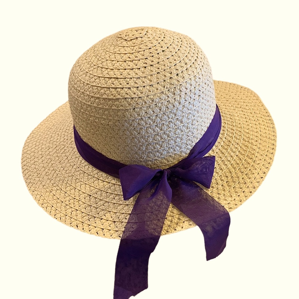 Straw summer hat with purple bow